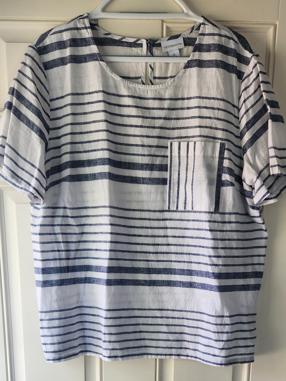 Liz Claiborne Linen Blend White and Navy Striped Short Sleeve Womens Shirt